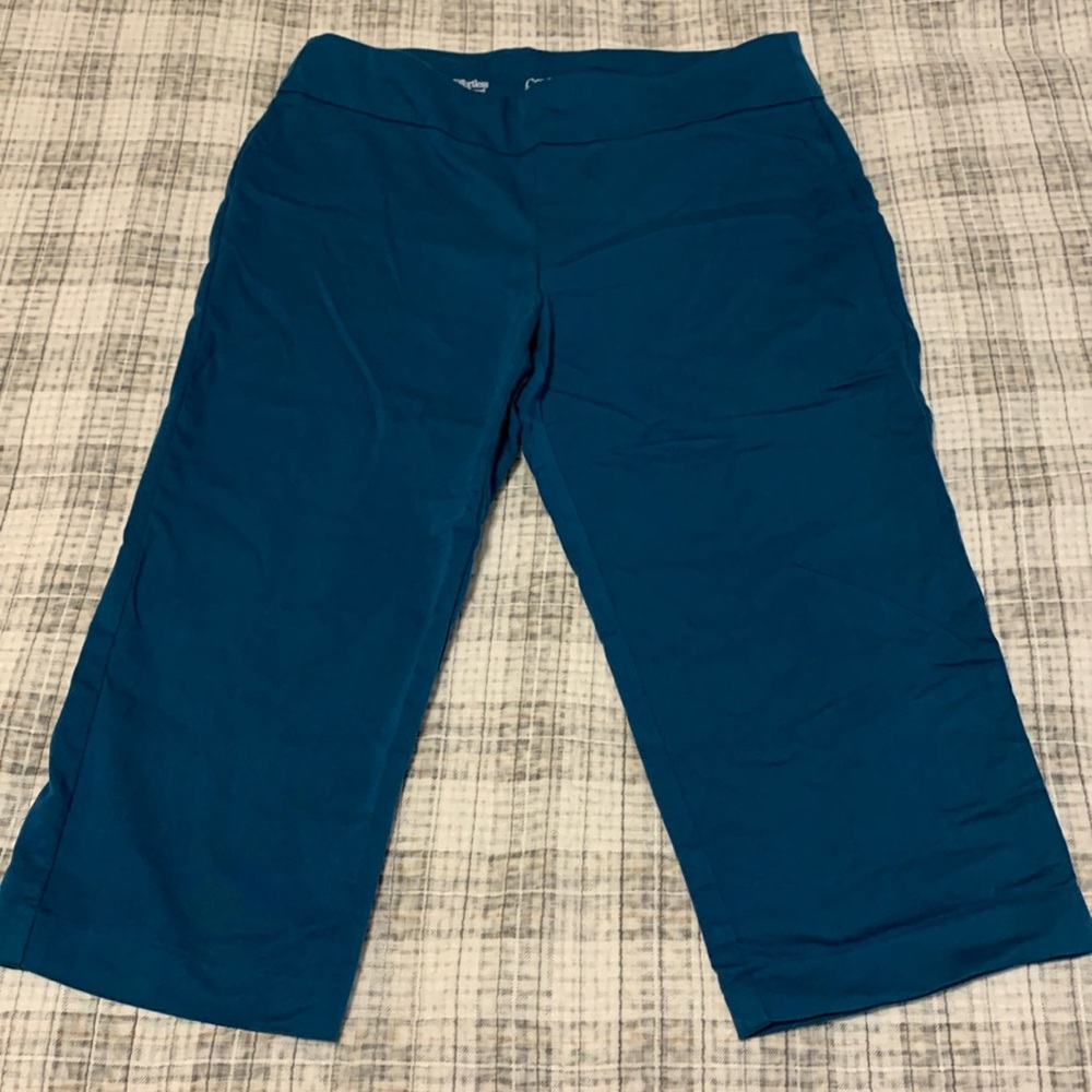 Croft & barrow size 12 regular blue effortless stretch capri pants